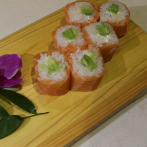 Saumon roll cheese avocat
